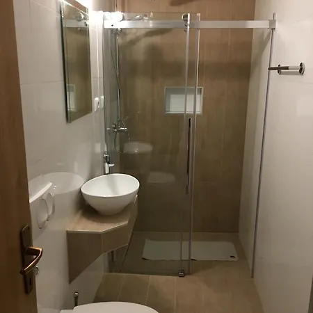 Flora Apartment *